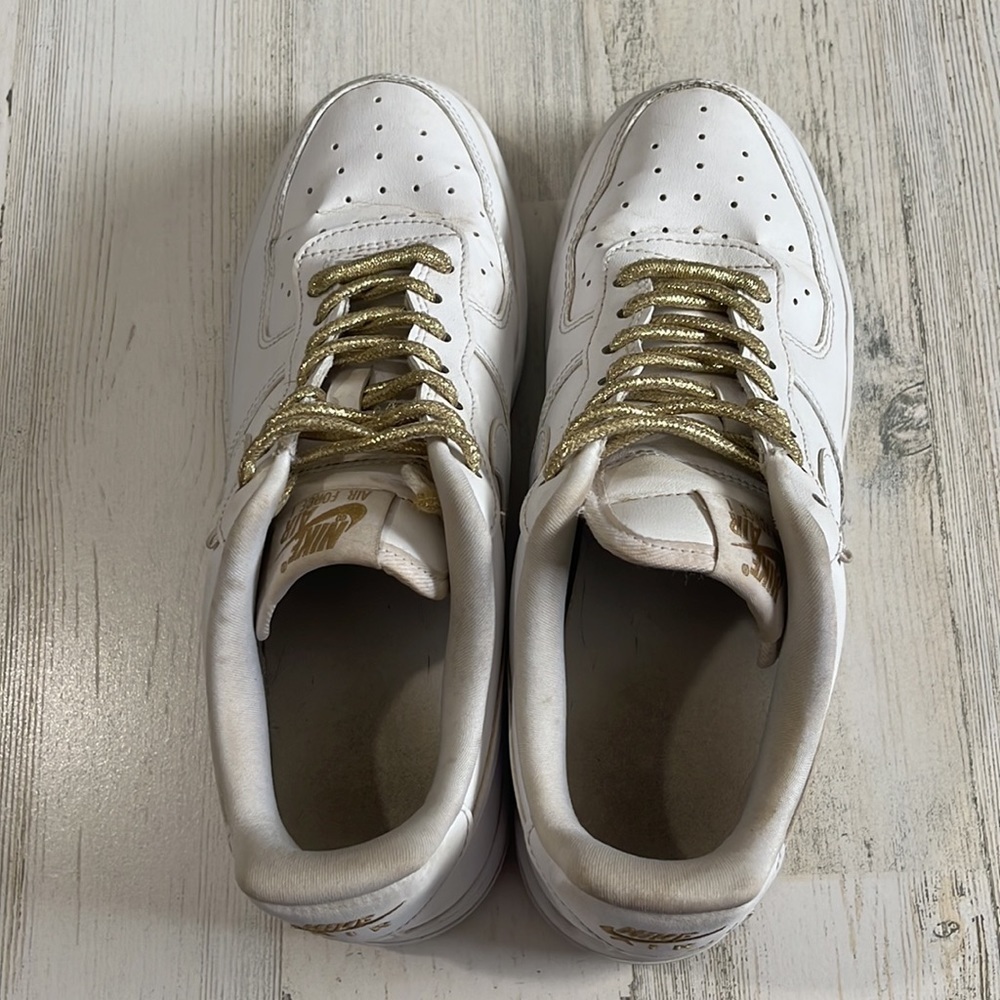 Nike AirForce Ones Size 8.5 - Picture 4 of 10